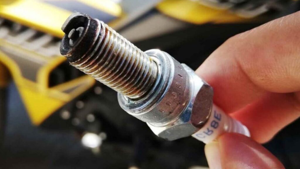 شمع موتور سیکلت که سیاه میشود