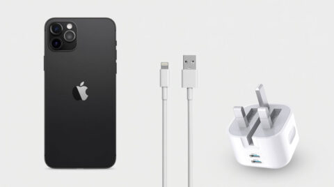 تصویری از آداپتور و کابل و گوشی آیفون